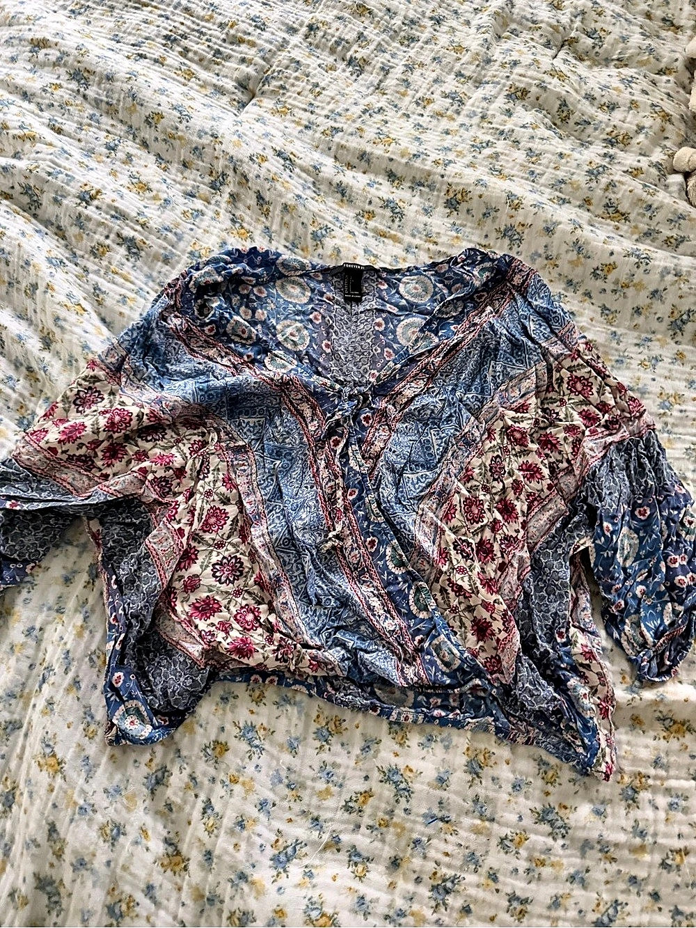 Forever 21 Floral paisley Blouse in Blue & Red Size L